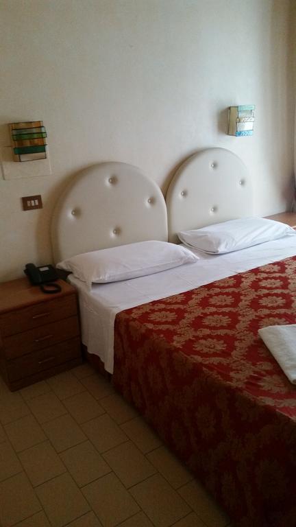 Albergo Margherita เคียนเชียโนแตร์เม ภายนอก รูปภาพ