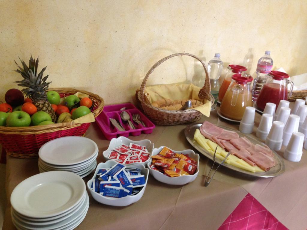 Albergo Margherita เคียนเชียโนแตร์เม ภายนอก รูปภาพ