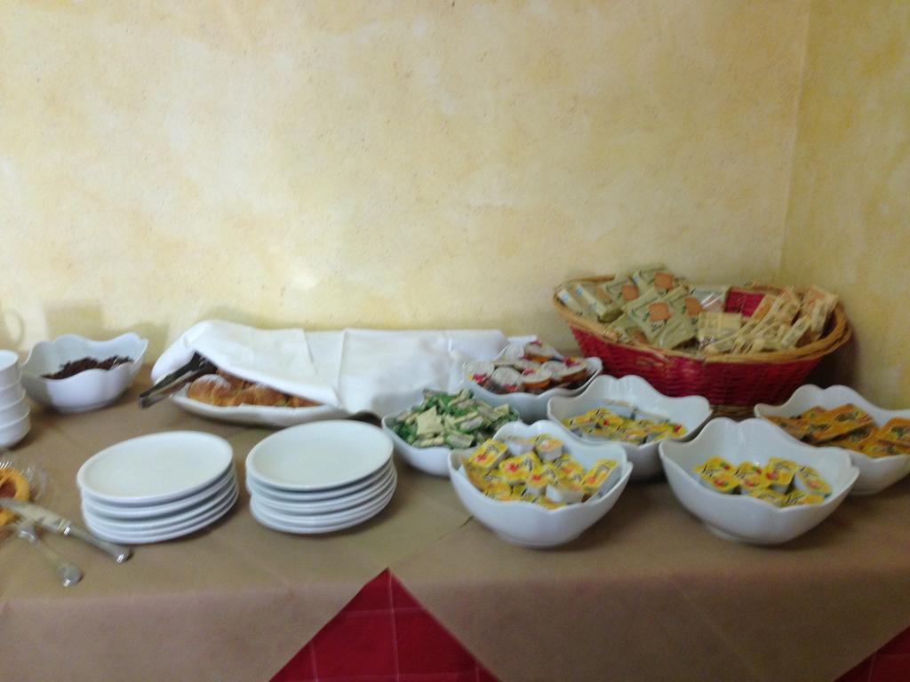 Albergo Margherita เคียนเชียโนแตร์เม ภายนอก รูปภาพ