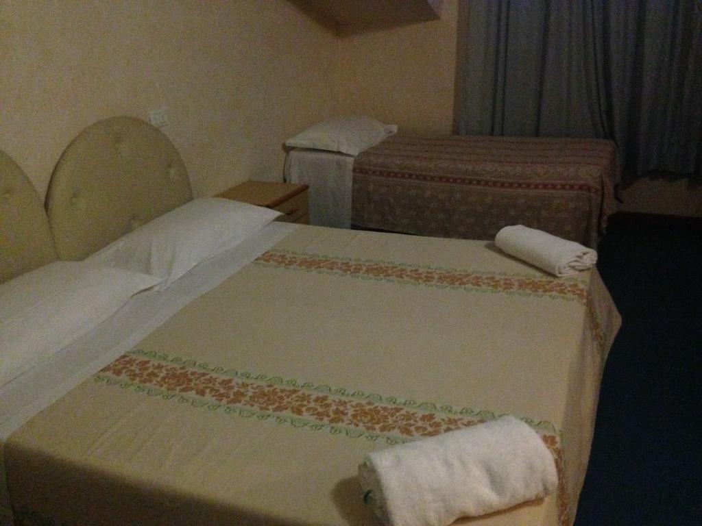 Albergo Margherita เคียนเชียโนแตร์เม ภายนอก รูปภาพ
